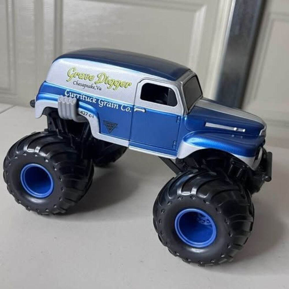 Monster Jam 1:24 Scale Grave Digger Die-Cast Truck